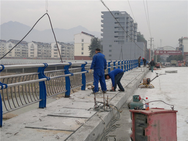 定安不锈钢复合管护栏常见问题及解决方案
